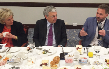 Laurent Marliere, ISFIN Ceo, explaining business challenges in Abu Dhabi to HRH Princess Astrid and Deputy Prime Minister of Belgium Didier Reynders